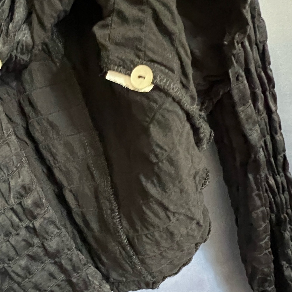 Zara satin textured effect Lapel collar shirt V-neck long sleeves. Front button - Picture 10 of 10